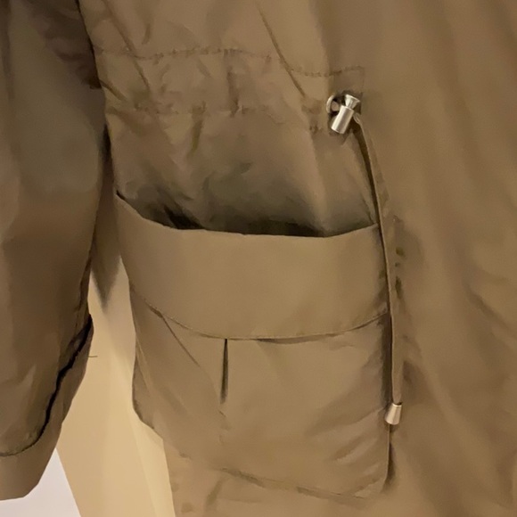 🌷BCBG MAXAZRIA RAIN JACKET SIZE MEDIUM NWT - Picture 6 of 7